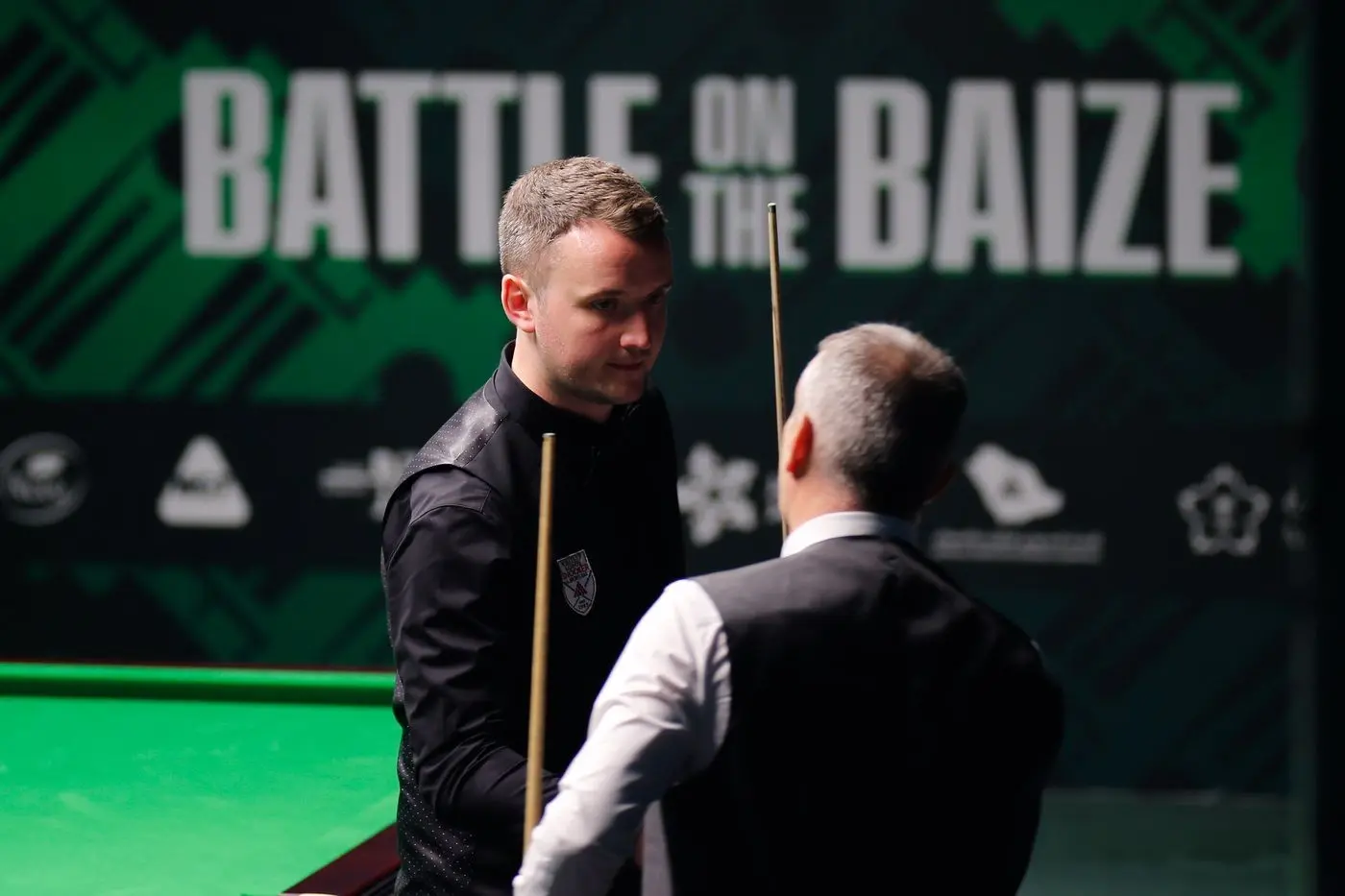 因颈部伤势 因颈部伤势