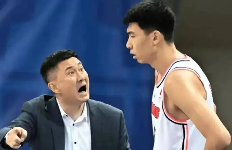 img, 说非常不利, 唯有退居二